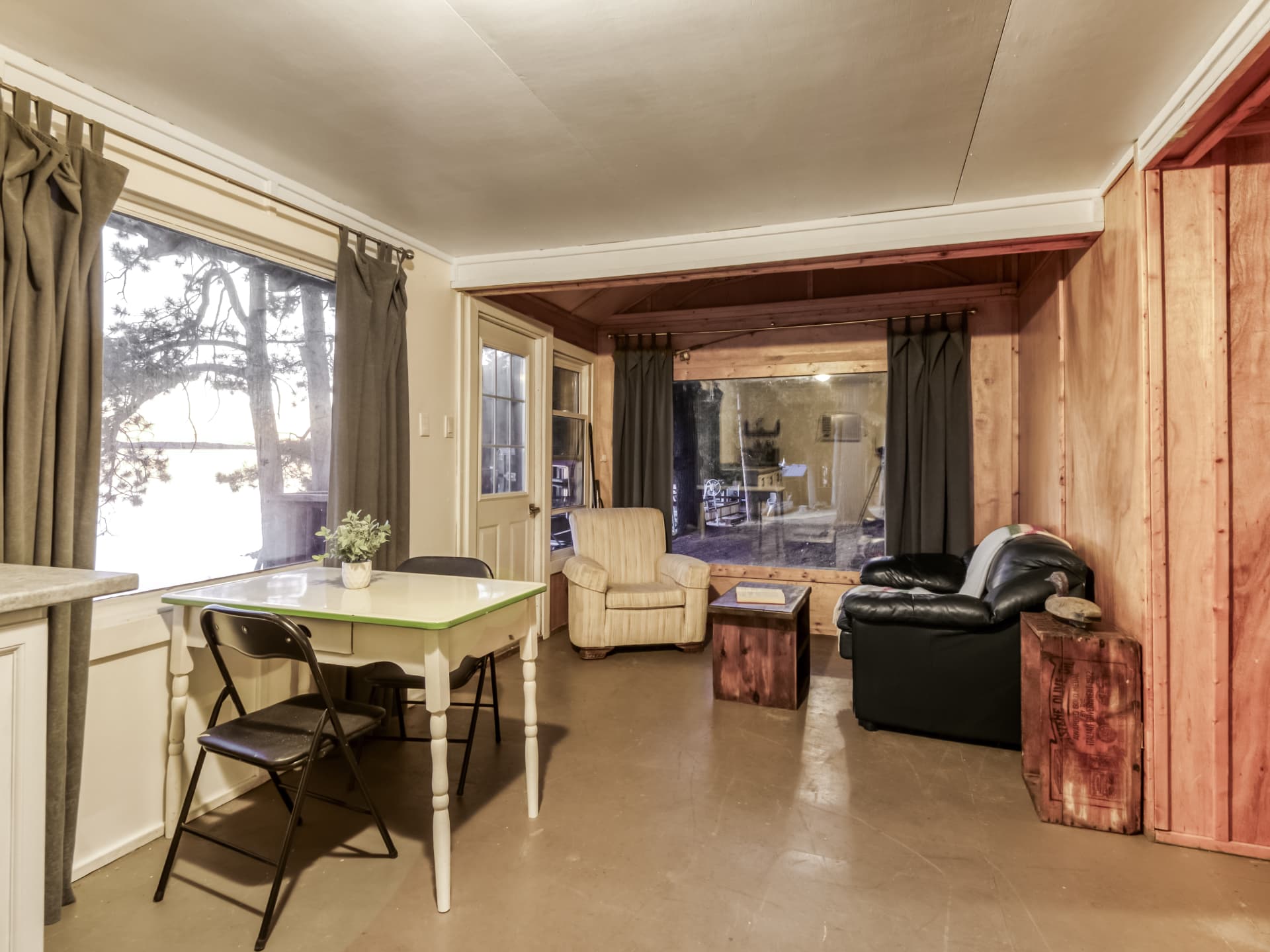 Cabin sitting and dining area with a table, chairs, and seating